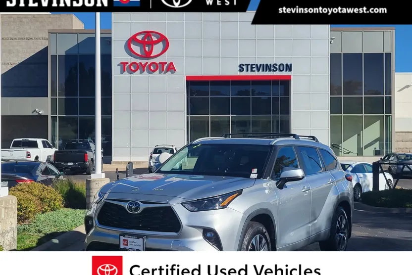 2023 Toyota Highlander L photo 1