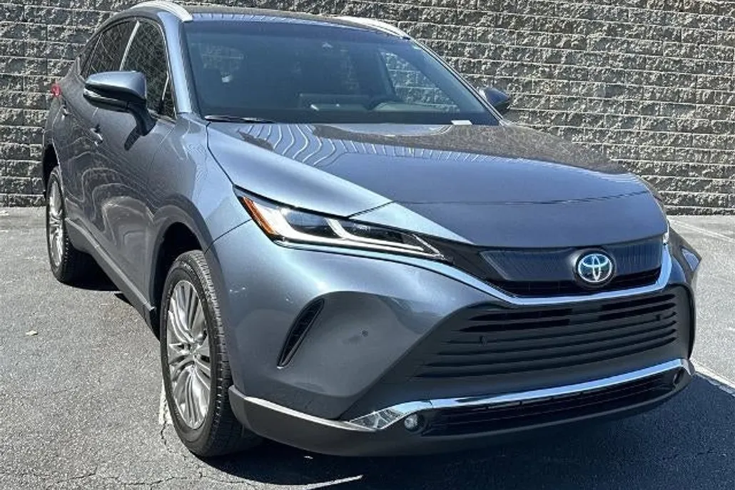 2024 Toyota Venza LE photo 1