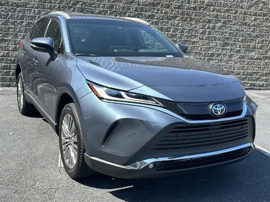 2024 Toyota Venza LE photo 1