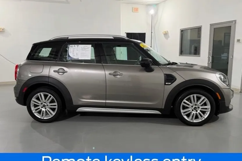 2020 Mini Countryman Signature photo 1