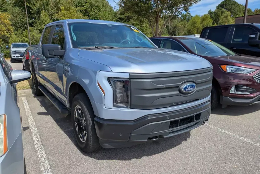 2022 Ford F-150 Lightning photo 1
