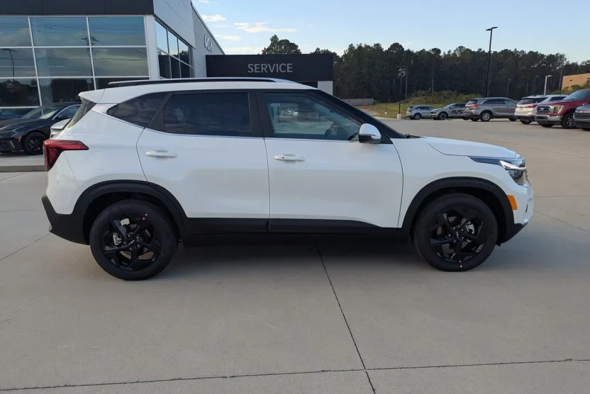 2026 Kia Seltos EX photo 1