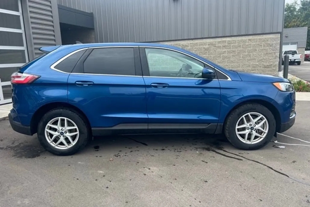 2022 Ford Edge SEL photo 1