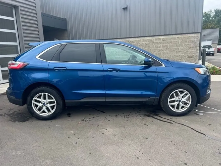 2022 Ford Edge SEL photo 1