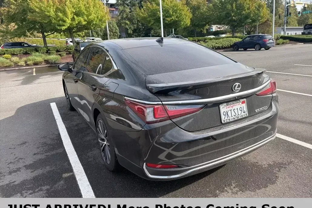 2024 Lexus ES 300h Premium photo 1