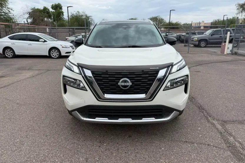 2023 Nissan Rogue Platinum photo 1
