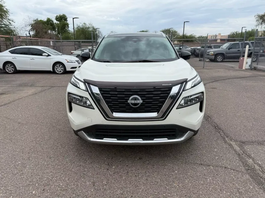2023 Nissan Rogue Platinum photo 1