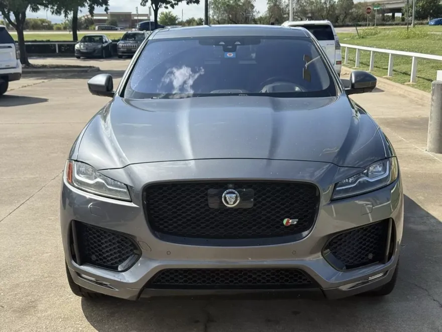 2017 Jaguar F-PACE S photo 1