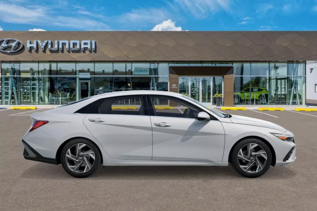 2025 Hyundai Elantra Limited photo 1