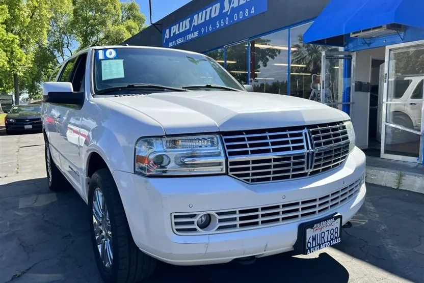 2010 Lincoln Navigator photo 1