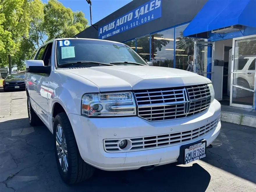 2010 Lincoln Navigator photo 1