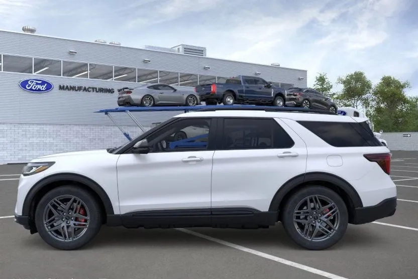2025 Ford Explorer ST photo 1