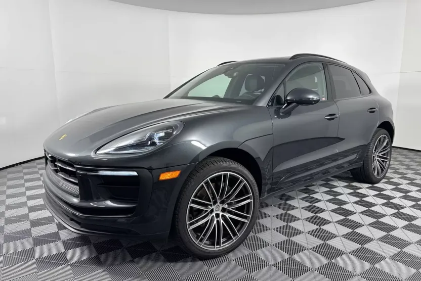 2025 Porsche Macan T photo 1