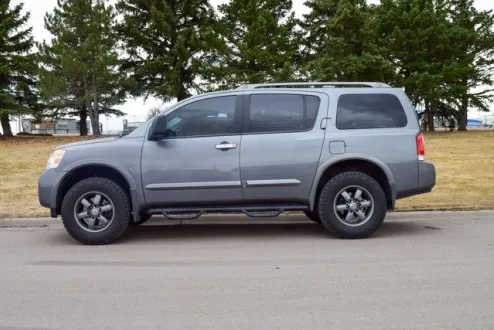 2015 Nissan Armada SV photo 3