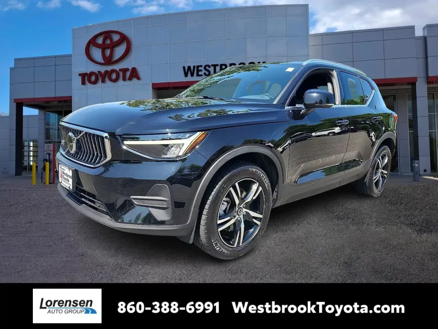 2025 Volvo XC40 Core photo 1
