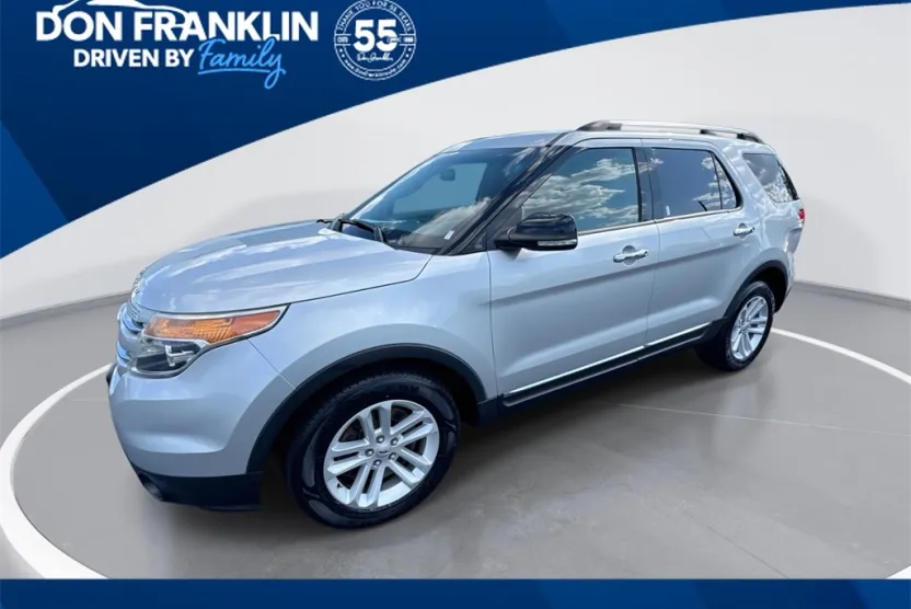 2015 Ford Explorer XLT photo 1