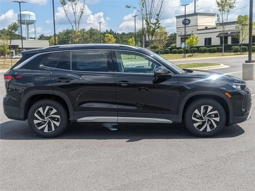 2025 Volkswagen Tiguan S photo 1