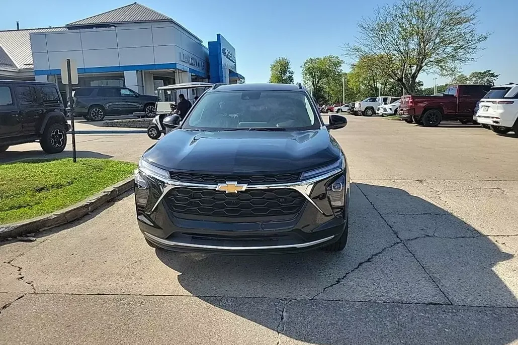 2026 Chevrolet Trax LT photo 1