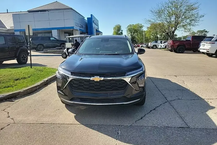 2026 Chevrolet Trax LT photo 1