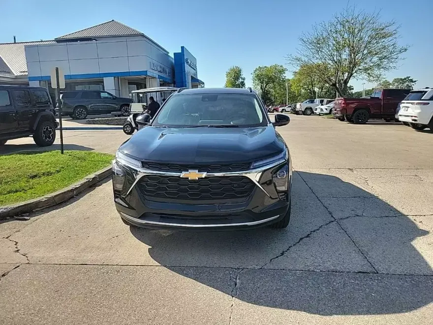 2026 Chevrolet Trax LT photo 1