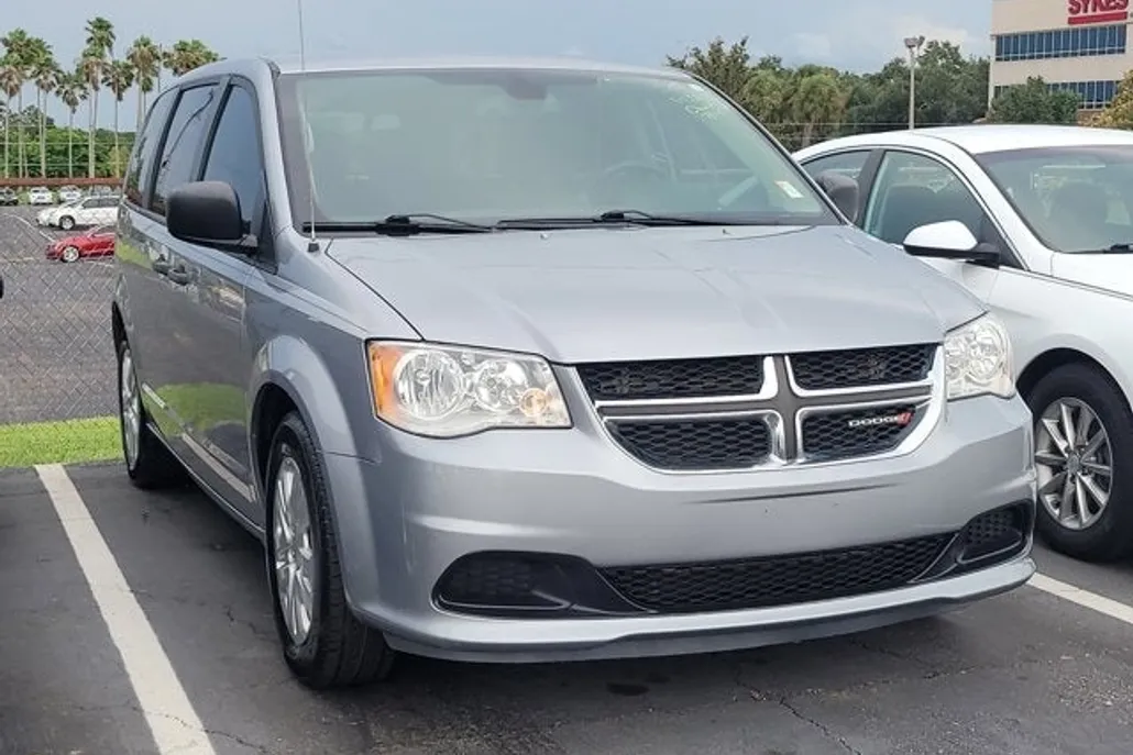 2019 Dodge Grand Caravan SE photo 1
