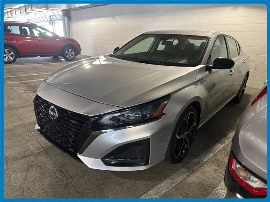 2023 Nissan Altima 2.5 SR photo 1