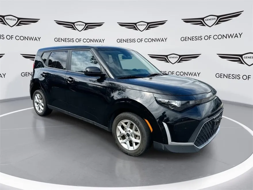 2023 Kia Soul LX photo 1