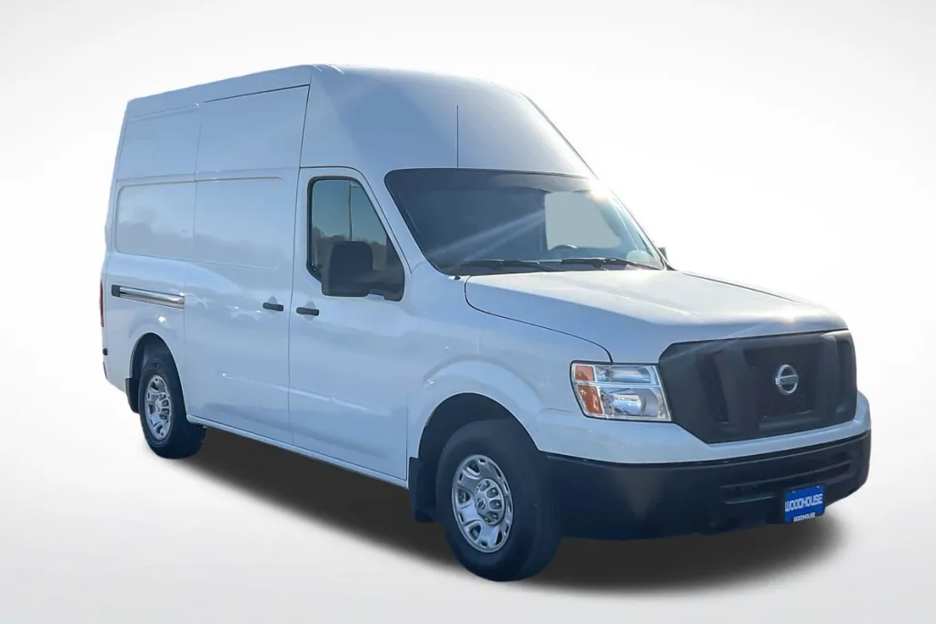 2021 Nissan NV2500 HD SV photo 1