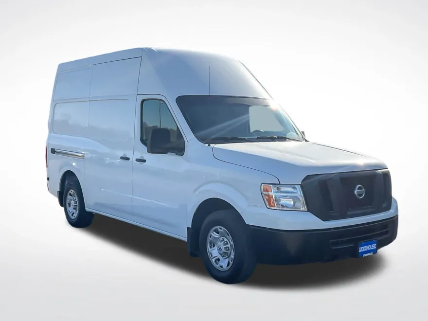 2021 Nissan NV2500 HD SV photo 1