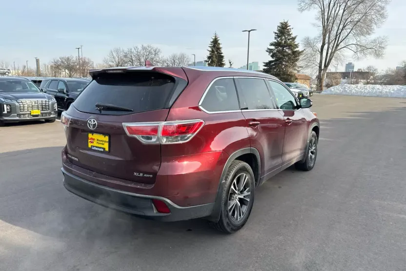 2016 Toyota Highlander XLE photo 1