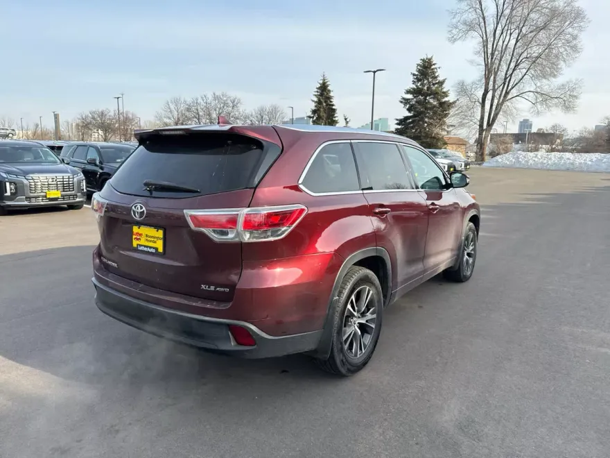 2016 Toyota Highlander XLE photo 1