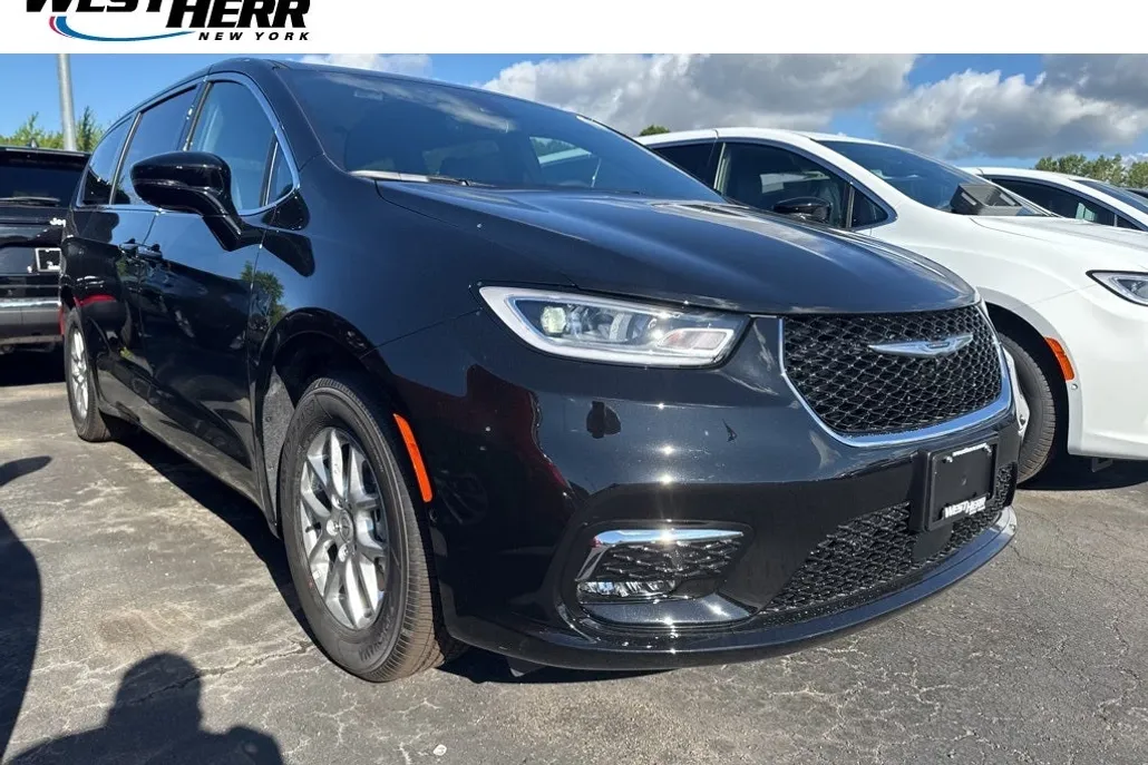 2026 Chrysler Pacifica photo 1