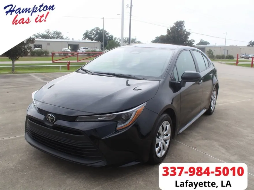 2024 Toyota Corolla LE photo 1