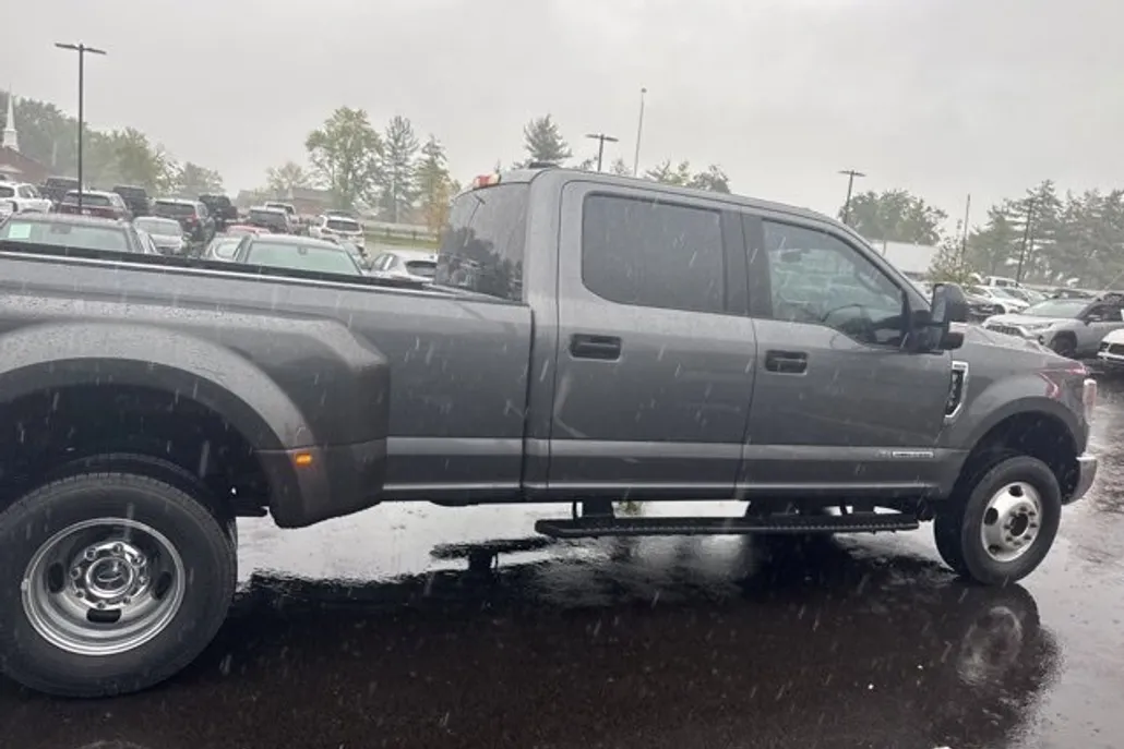 2022 Ford F-350 XL photo 1