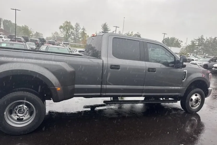 2022 Ford F-350 XL photo 1