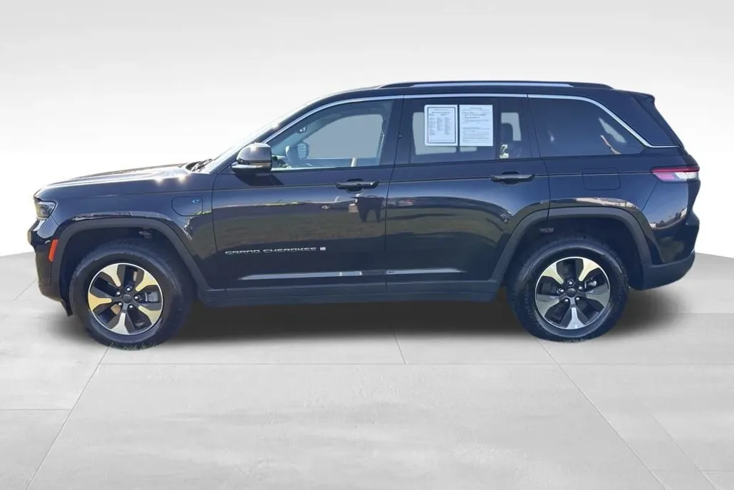 2024 Jeep Cherokee Limited 4xe photo 1