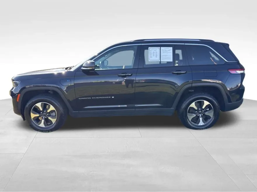 2024 Jeep Cherokee Limited 4xe photo 1