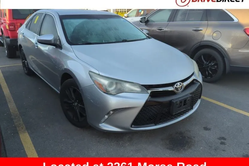 2016 Toyota Camry SE photo 1