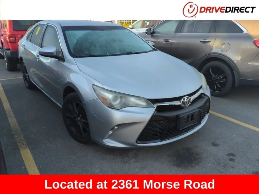 2016 Toyota Camry SE photo 1