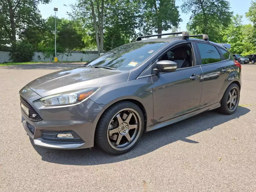 2017 Ford Focus ST photo 1