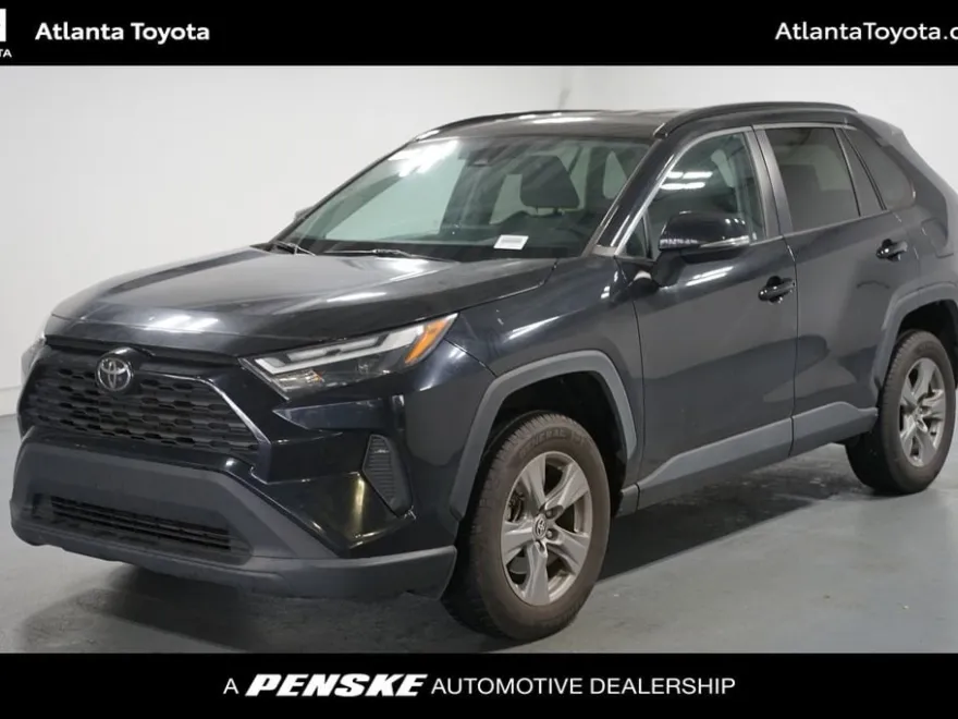 2022 Toyota RAV4 XLE photo 1
