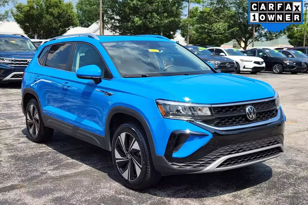 2024 Volkswagen Taos SE photo 1