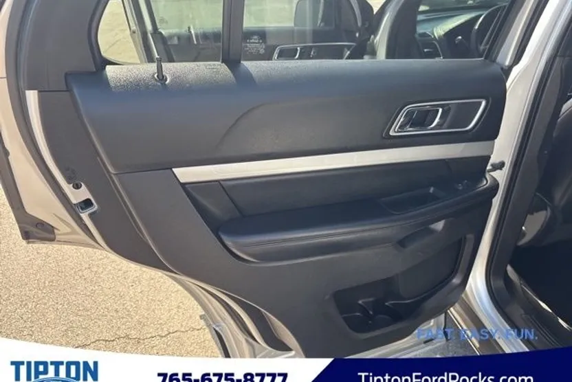 2017 Ford Explorer XLT photo 1