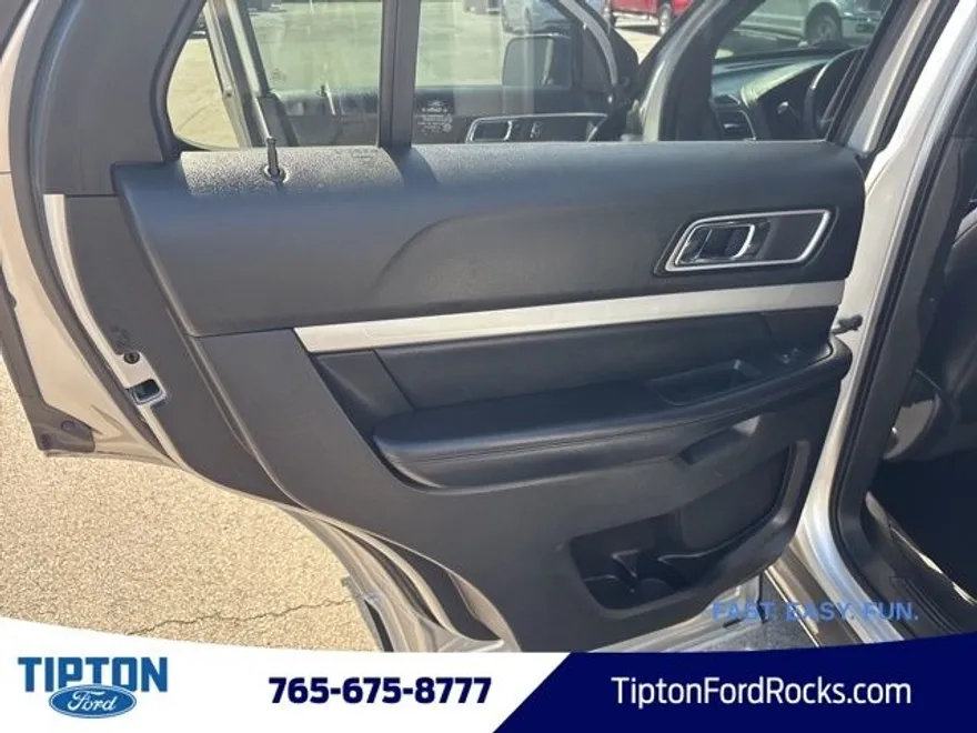 2017 Ford Explorer XLT photo 1