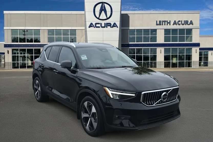 2023 Volvo XC40 AWD Ultimate photo 1