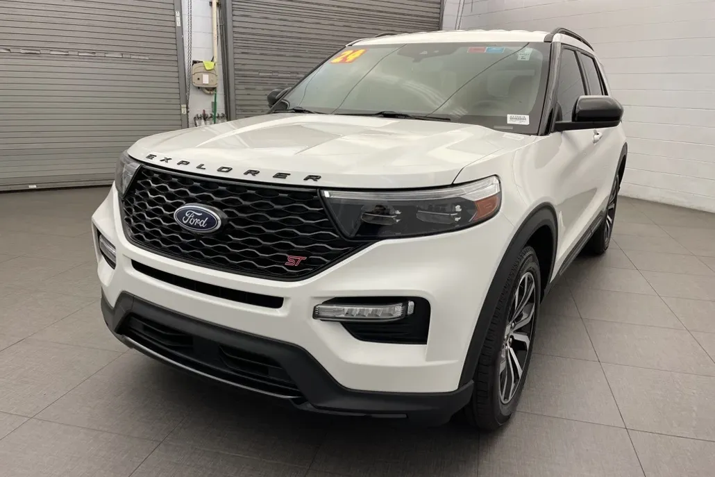 2024 Ford Explorer ST photo 1