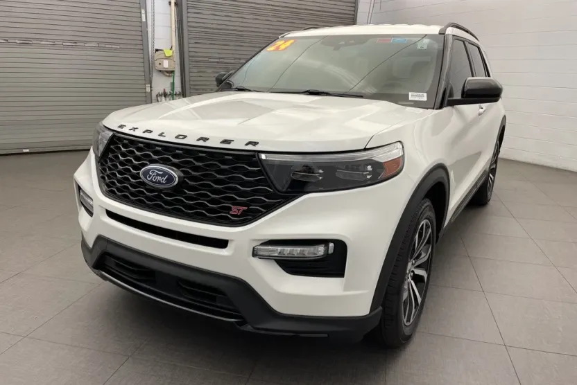 2024 Ford Explorer ST photo 1
