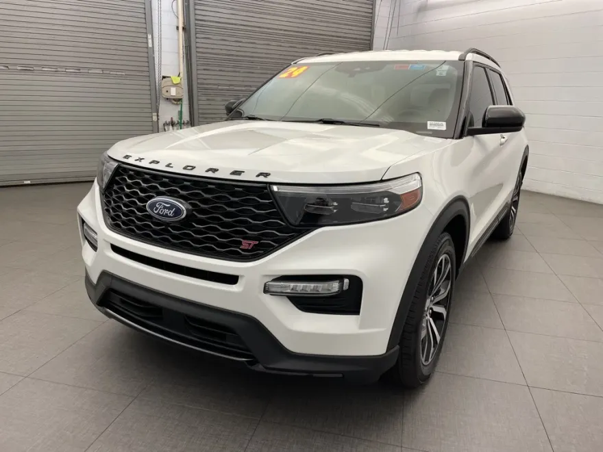 2024 Ford Explorer ST photo 1