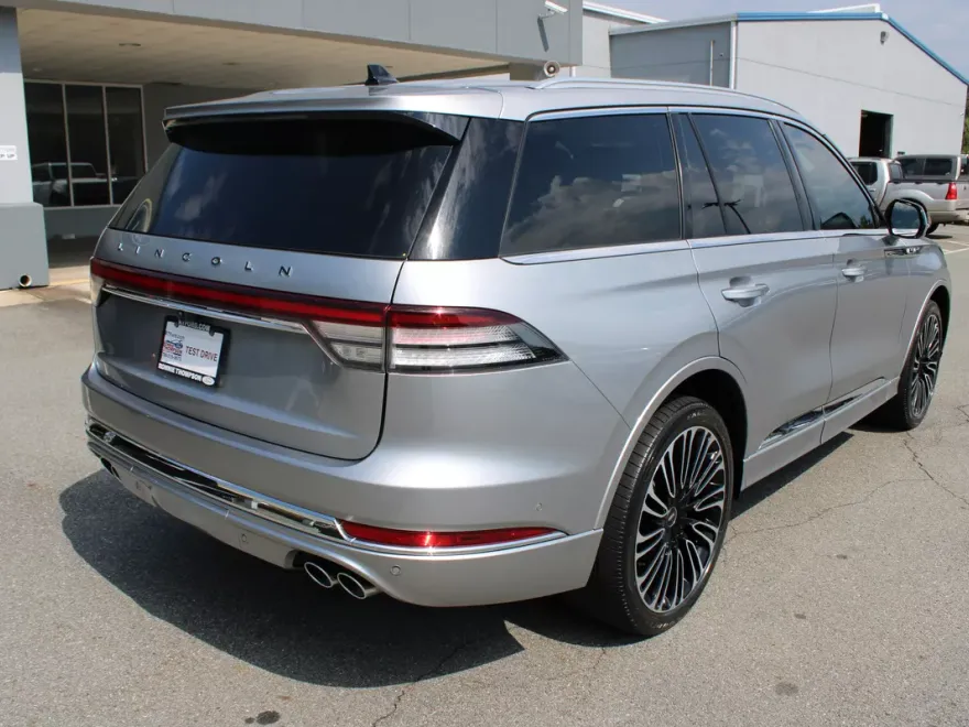 2021 Lincoln Aviator Black Label photo 1