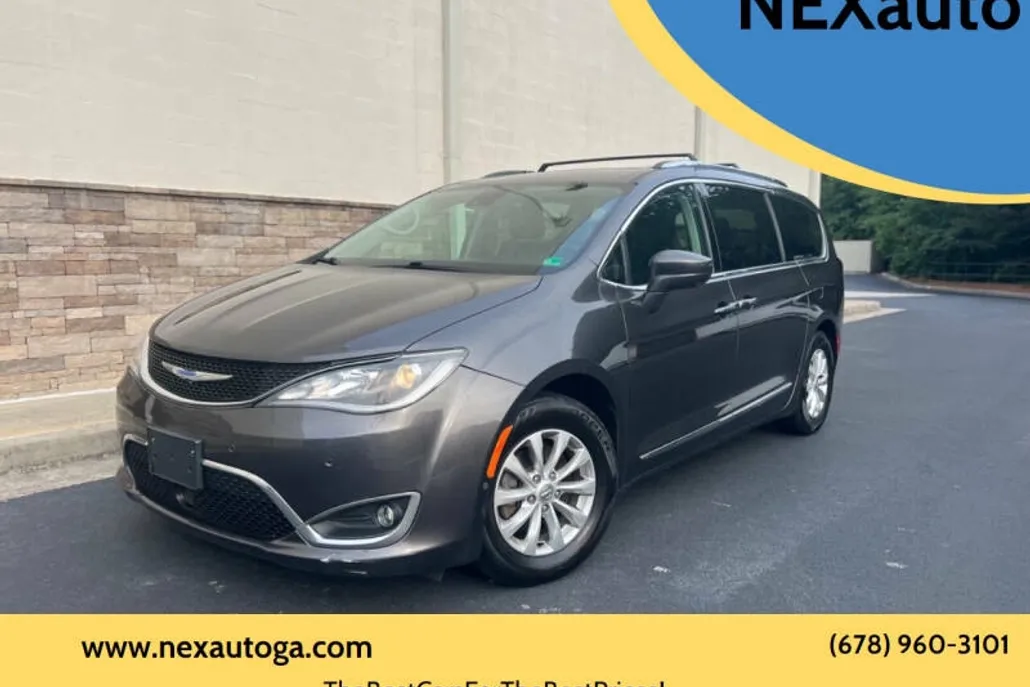 2018 Chrysler Pacifica Touring L photo 1